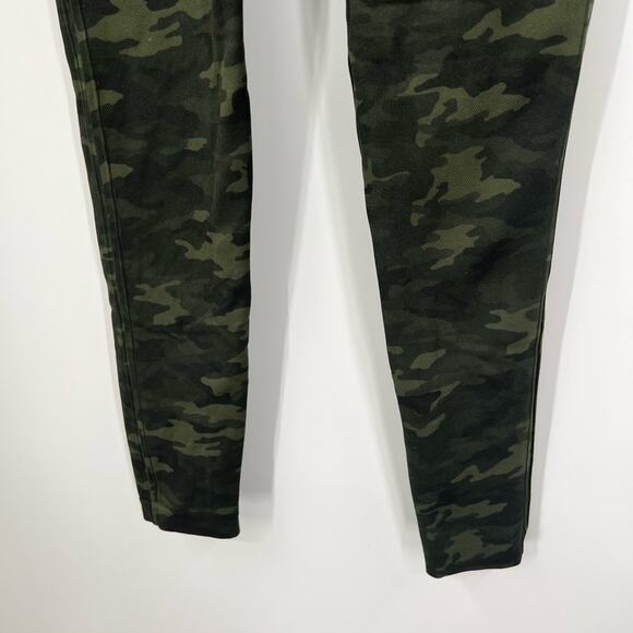 Spanx Look at Me Now High-Waisted Seamless Leggings in Green Camo - Picture 4 of 7